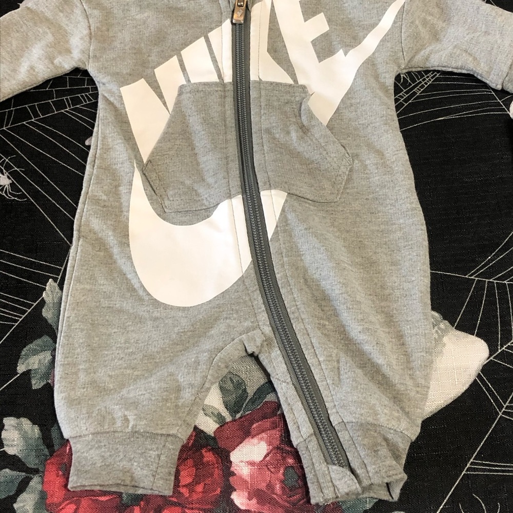 NIKE AIR ZIP UP HOODIE KIDS ROMPER NEWBORN 0-3M - Picture 4 of 11